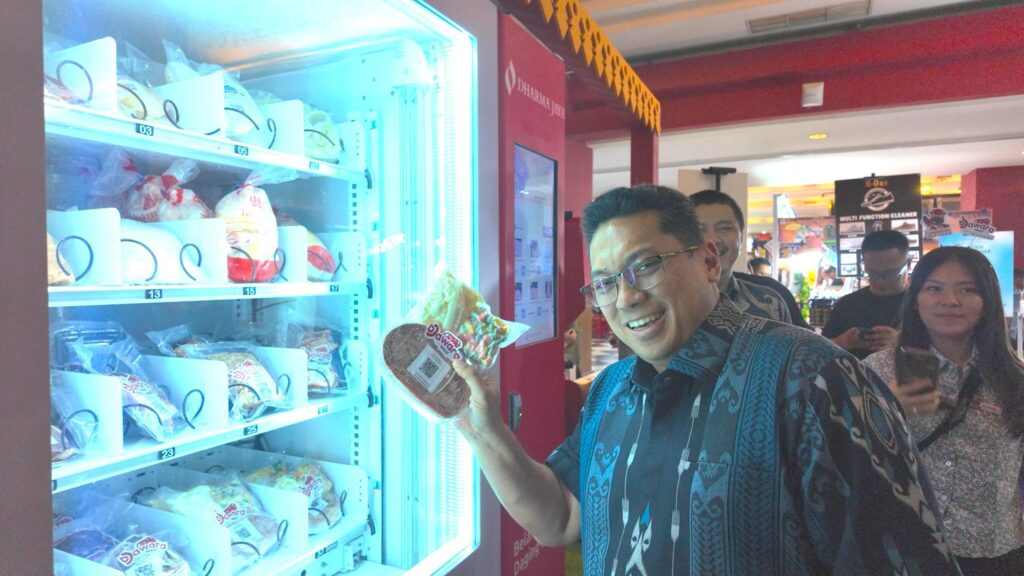 Perumda Dharma Jaya Hadirkan Inovasi Vending Machine Produk Protein Hewani di Jakarta Fair 2025